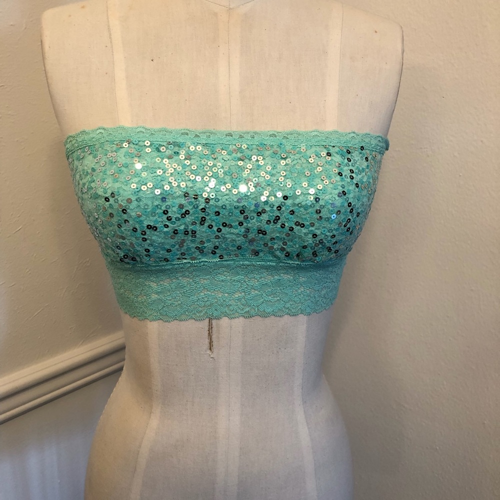 Pink VS bras/strapless tops price is for both